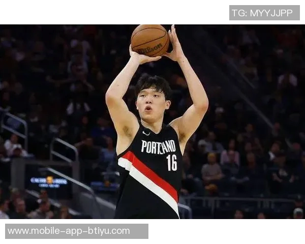 杨瀚森迎来关键发展期球队战术调整助其提升球权处理能力