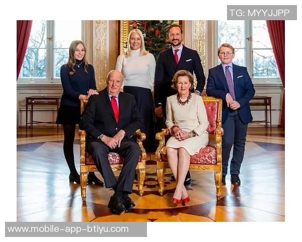 范弗里特全家欢庆圣诞节晒幸福合影展现温馨家庭生活